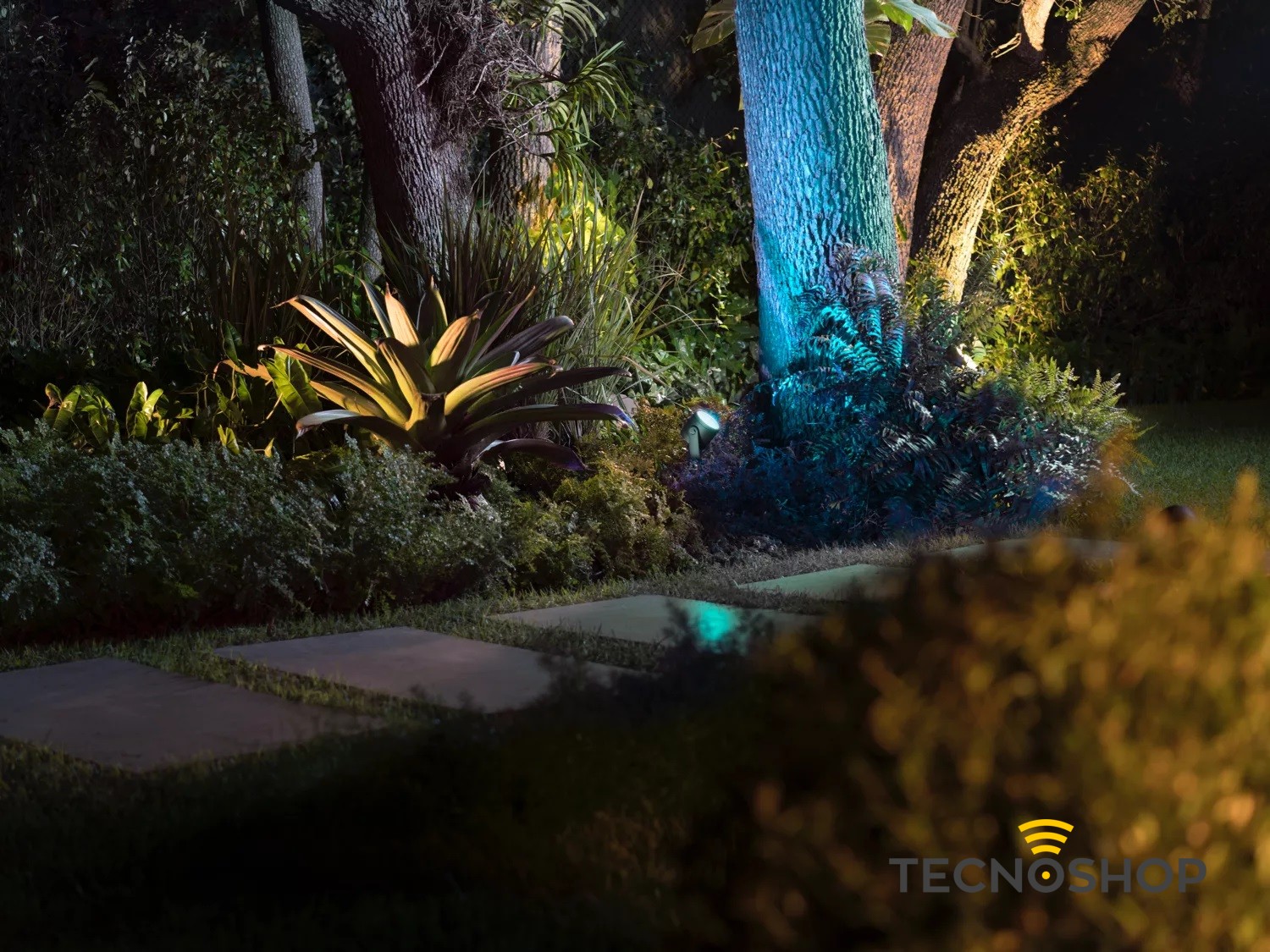 PHILIPS HUE FARETTO PER ESTERNI NERO LILY XL - immagine 5